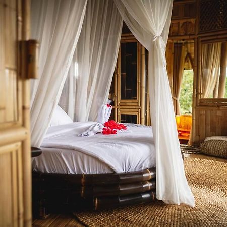 Villa The Nude House Selat Exterior foto
