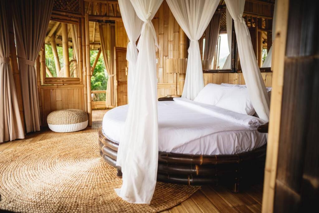 Villa The Nude House Selat Exterior foto