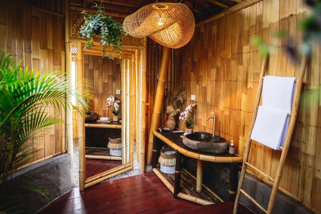 Villa The Nude House Selat Exterior foto
