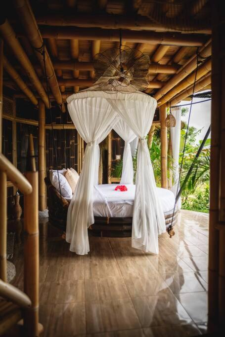 Villa The Nude House Selat Exterior foto